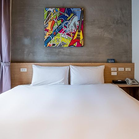 Check Inn Express Taichung Yizhong Buitenkant foto