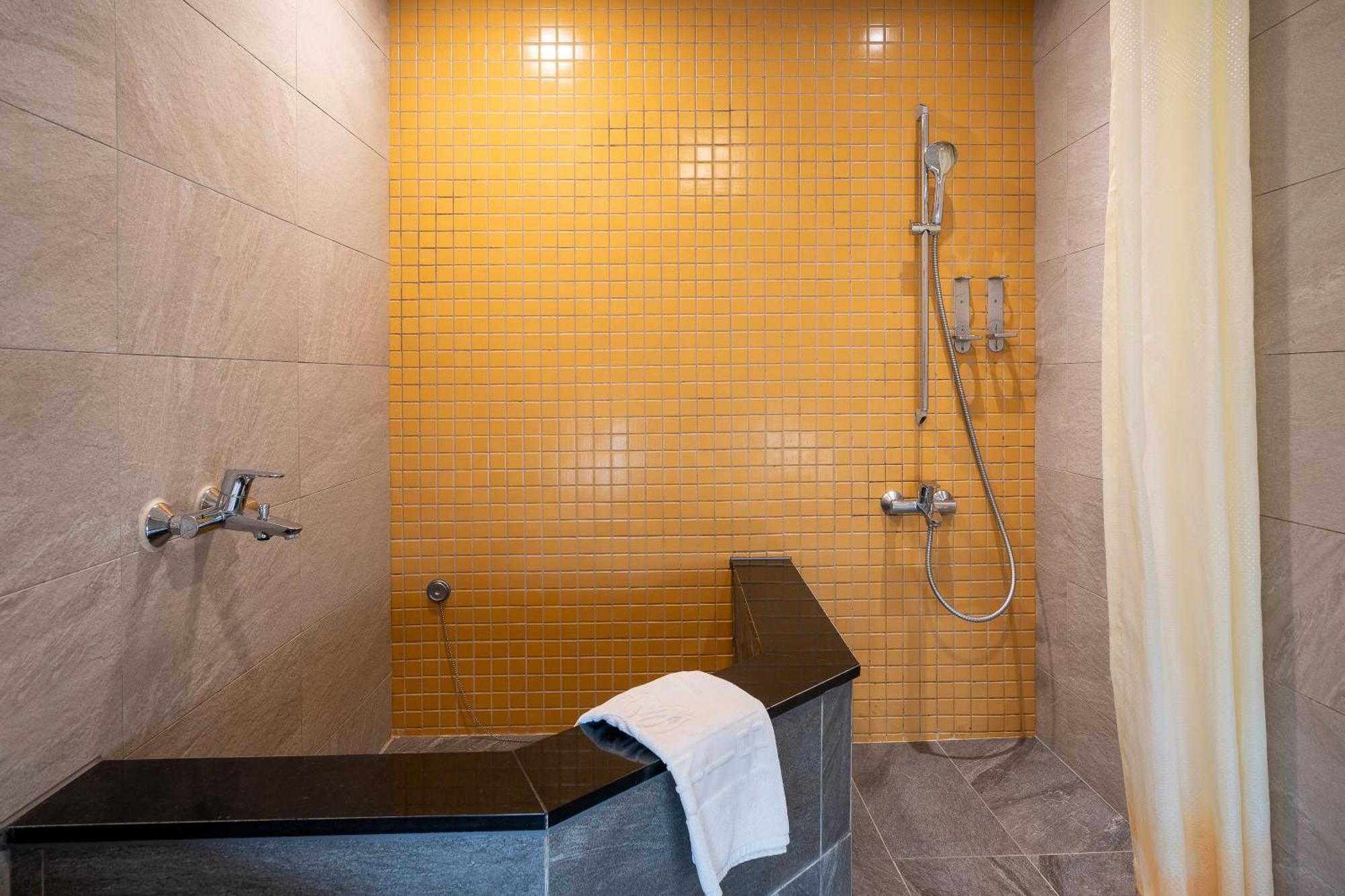 Check Inn Express Taichung Yizhong Buitenkant foto